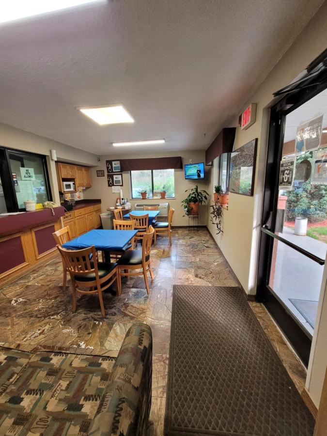 מרטינסוויל Raceway Inn מראה חיצוני תמונה